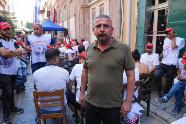 İzmir'de İşçi Direnişi: Büyükşehir Belediyesinden İşten Çıkarılan İşçiler Eylemde