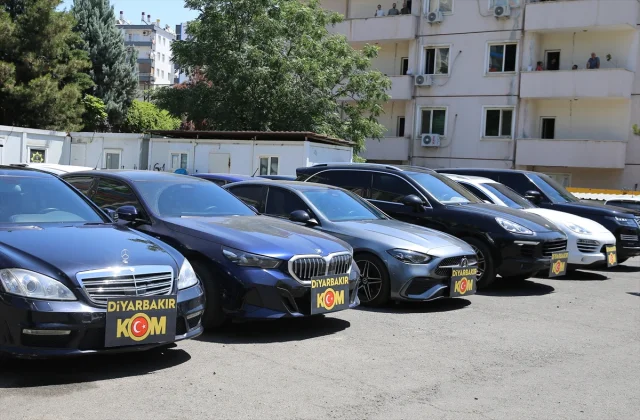 Diyarbakır'da 15 İli Kapsayan Operasyonda Lüks Araç Kaçakçılığına Darbe