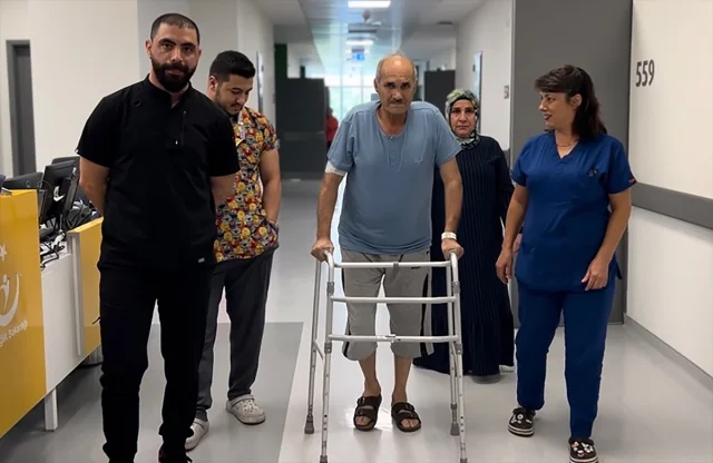 Manisa'da İlk Kez Yapılan Ameliyatla Yeniden Yürüdü