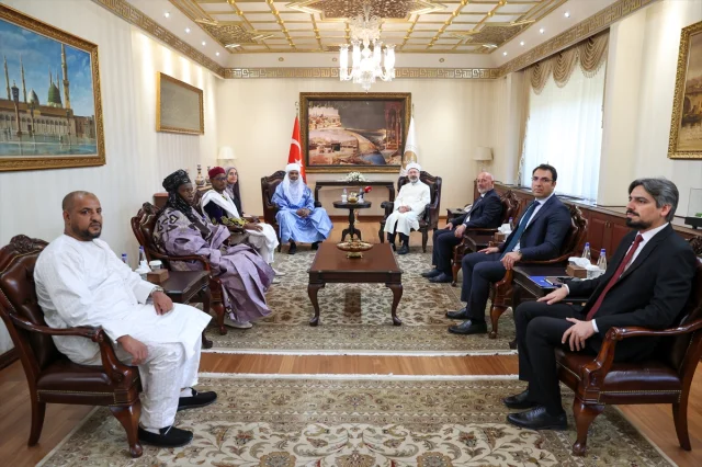 Diyanet İşleri Başkanı Erbaş, Nijer'in Damagaram Sultanı ile Dostluk ve İşbirliğini Pekiştirdi