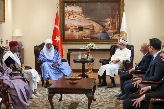 Diyanet İşleri Başkanı Erbaş, Nijer'in Damagaram Sultanı ile Dostluk ve İşbirliğini Pekiştirdi