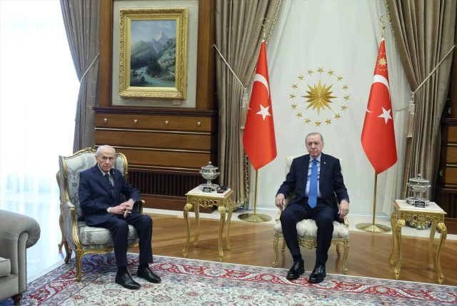 Cumhurbaşkanlığı Külliyesi'nde Önemli Ziyaret: Erdoğan ve Bahçeli'nin Görüşmesi