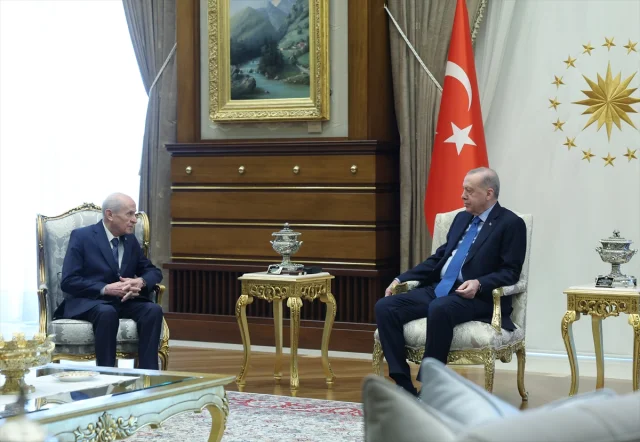 Cumhurbaşkanlığı Külliyesi'nde Önemli Ziyaret: Erdoğan ve Bahçeli'nin Görüşmesi