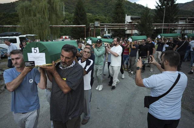 Srebrenitsa'nın Acı Mirası: 7 Kurban Daha Anıt Mezarlıkta Ebediyete Uğurlanacak