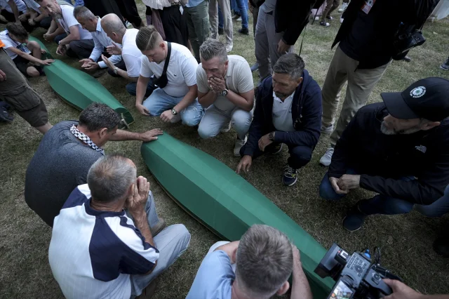 Srebrenitsa'nın Acı Mirası: 7 Kurban Daha Anıt Mezarlıkta Ebediyete Uğurlanacak