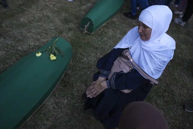 Srebrenitsa'nın Acı Mirası: 7 Kurban Daha Anıt Mezarlıkta Ebediyete Uğurlanacak
