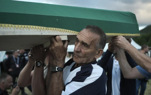 Srebrenitsa'nın Acı Mirası: 7 Kurban Daha Anıt Mezarlıkta Ebediyete Uğurlanacak