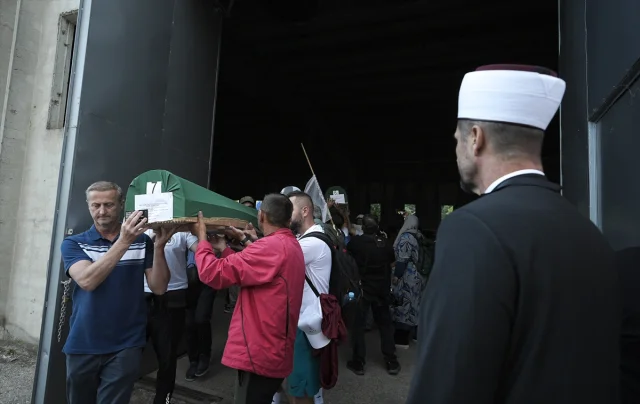 Srebrenitsa'nın Acı Mirası: 7 Kurban Daha Anıt Mezarlıkta Ebediyete Uğurlanacak