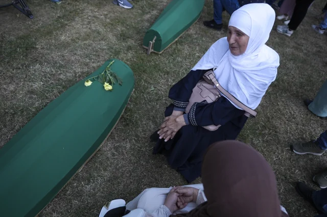 Srebrenitsa'nın Acı Mirası: 7 Kurban Daha Anıt Mezarlıkta Ebediyete Uğurlanacak