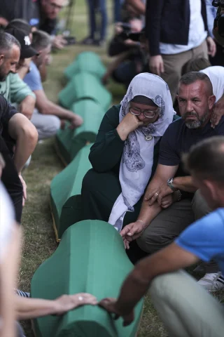 Srebrenitsa'nın Acı Mirası: 7 Kurban Daha Anıt Mezarlıkta Ebediyete Uğurlanacak