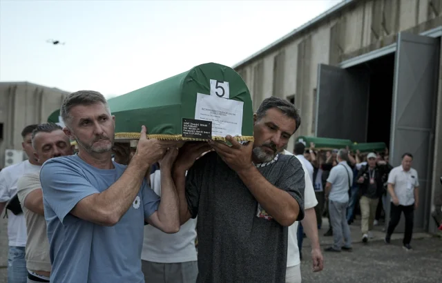 Srebrenitsa'nın Acı Mirası: 7 Kurban Daha Anıt Mezarlıkta Ebediyete Uğurlanacak