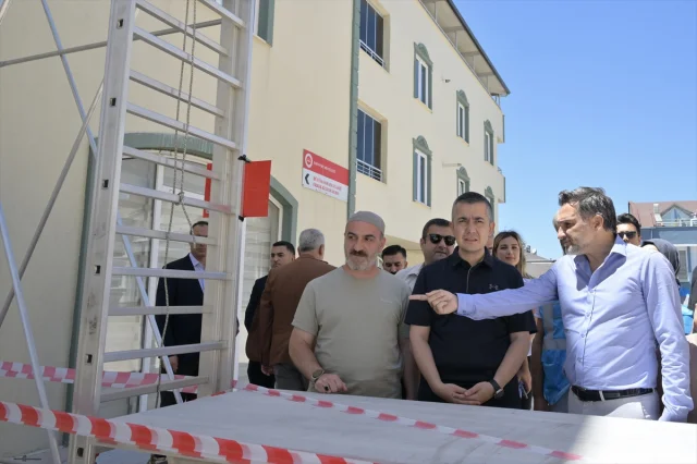 Esenyurt'taki Tarihi Cami Su Sızıntısından Kurtuluyor
