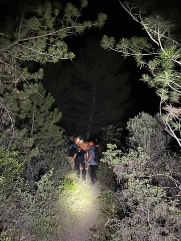 Karabük'te Kayalıktan Düşen Genç Kurtarıldı