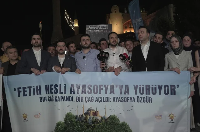 Gençlik Kolları Ayasofya'ya Fetih Yürüyüşü Düzenledi