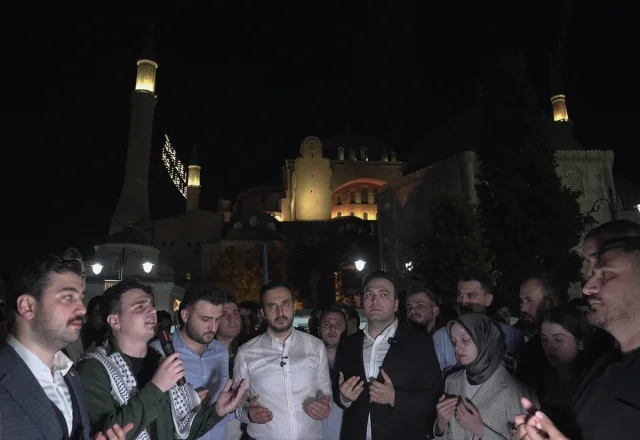 Gençlik Kolları Ayasofya'ya Fetih Yürüyüşü Düzenledi