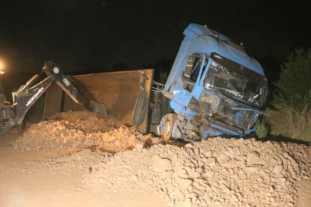 Manisa'da Trafik Kazası Üzüntü Yarattı Traktör Sürücüsü Haya...