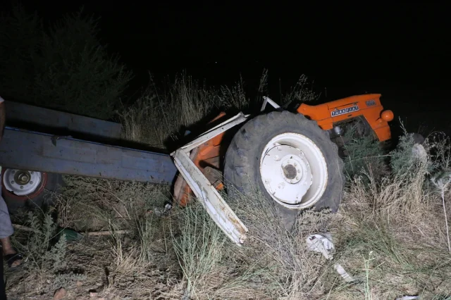 Manisa'da Trafik Kazası Üzüntü Yarattı Traktör Sürücüsü Hayatını Kaybetti