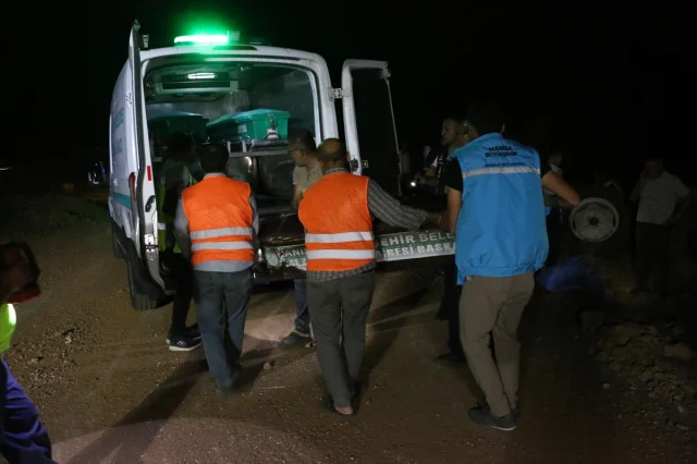 Manisa'da Trafik Kazası Üzüntü Yarattı Traktör Sürücüsü Hayatını Kaybetti