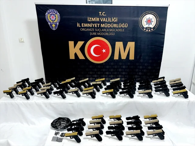 İzmir'de Geniş Kapsamlı Silah Kaçakçılığı Operasyonu