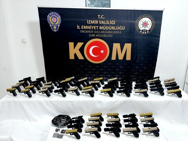 İzmir'de Geniş Kapsamlı Silah Kaçakçılığı Operasyonu