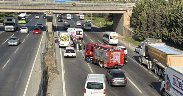 Kocaeli'de Zincirleme Kaza Trafiği Durdurdu