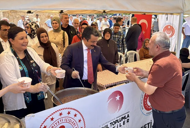 Kırşehir'de Şehitlerimiz İçin Aşure İkramı Gerçekleştirildi