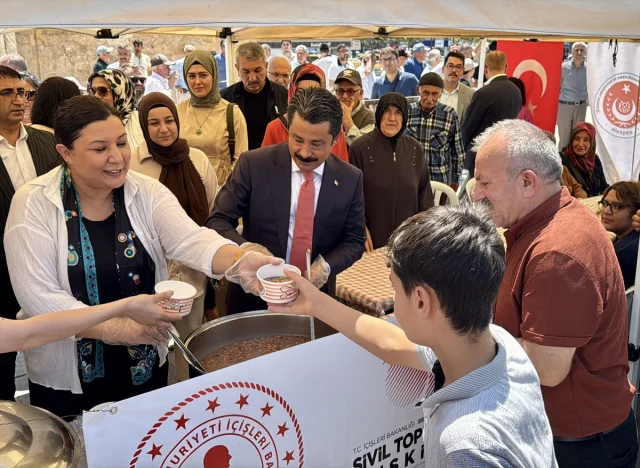 Kırşehir'de Şehitlerimiz İçin Aşure İkramı Gerçekleştirildi