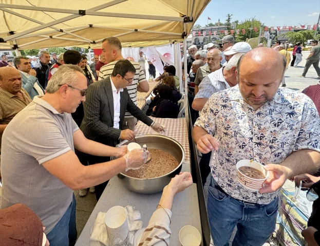 Kırşehir'de Şehitlerimiz İçin Aşure İkramı Gerçekleştirildi