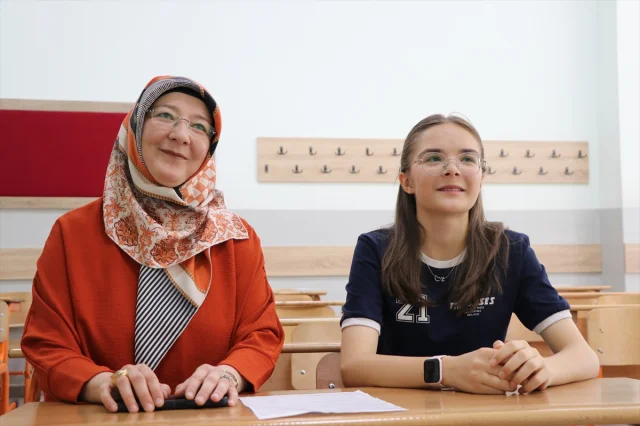 Genç Başarı Zümra Keklik LGS'de Tam Puanla Doktorluk Hayaline Yaklaşıyor