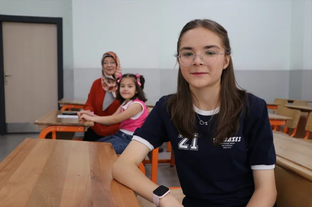 Genç Başarı Zümra Keklik LGS'de Tam Puanla Doktorluk Hayaline Yaklaşıyor