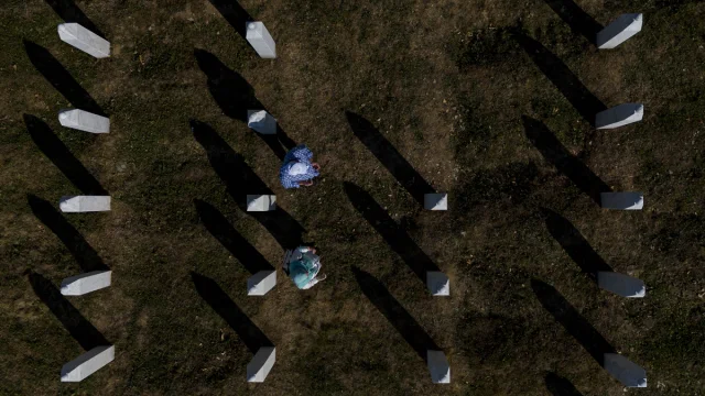 Srebrenitsa Soykırımı'nın 30. Yılında Potoçari'de Hüzünlü Se...