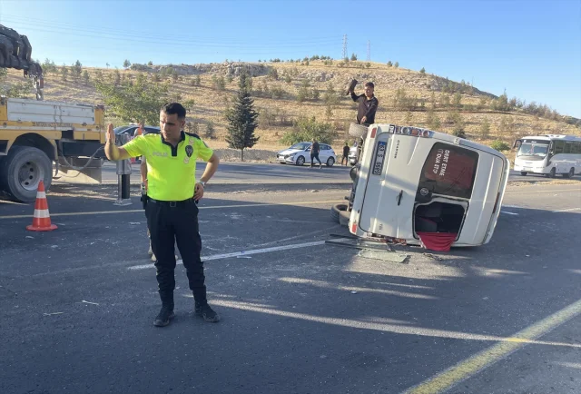 Şanlıurfa'da Feci Trafik Kazası: 13 Yaralı