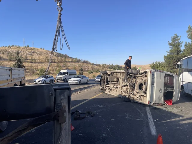 Şanlıurfa'da Feci Trafik Kazası: 13 Yaralı