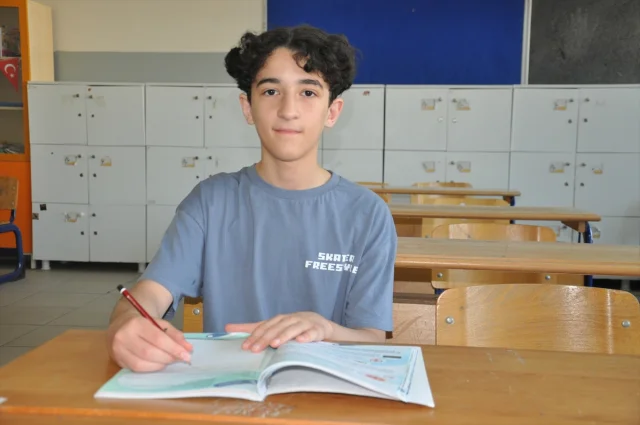 Kütahyalı Münir Salihoğlu LGS'de Tam Puan Aldı, Hedefi Doktorluk