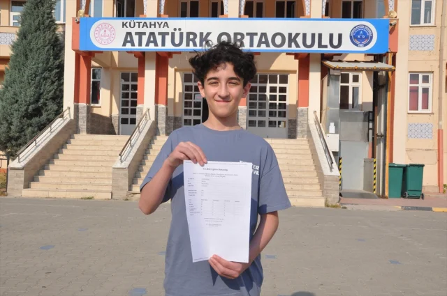 Kütahyalı Münir Salihoğlu LGS'de Tam Puan Aldı, Hedefi Doktorluk