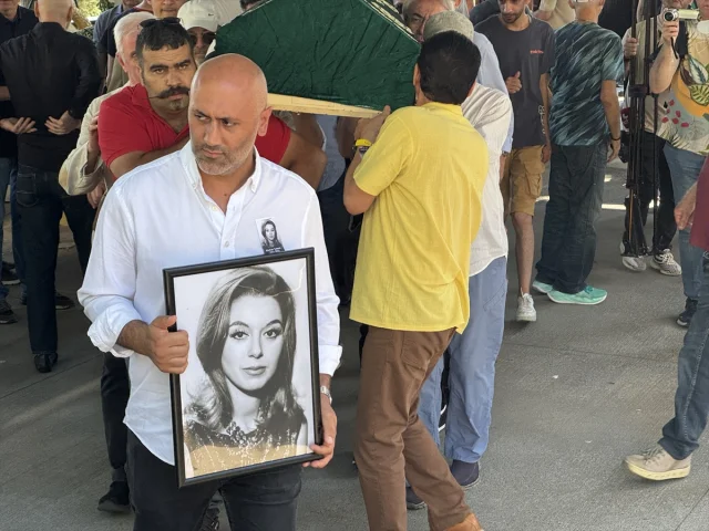 Ünlü Caz Sanatçısı Rüçhan Çamay Son Yolculuğuna Veda Etti