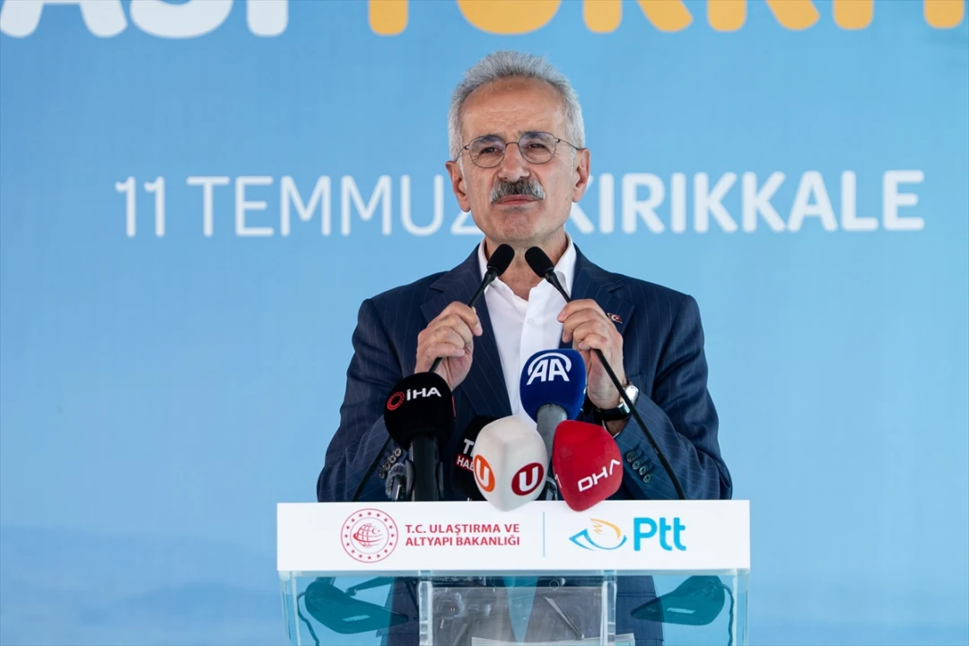 Bakanı Uraloğlu: "Postacı Yürüyüş Yarışması Dayanışmanın Sembolü"