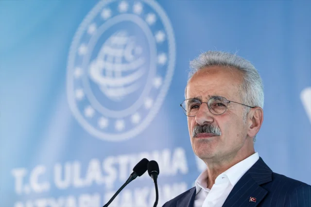 Bakanı Uraloğlu: "Postacı Yürüyüş Yarışması Dayanışmanın Sembolü"