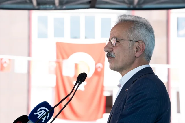 Bakanı Uraloğlu: "Postacı Yürüyüş Yarışması Dayanışmanın Sembolü"