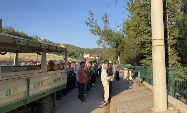 Antalya'da Baba ve Oğlunun Trajik Kazası Güvenlik Kamerasında