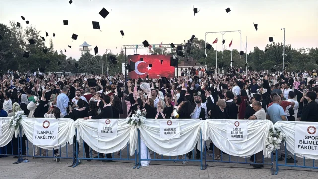 Hatay Mustafa Kemal Üniversitesinde Coşkulu Mezuniyet Töreni