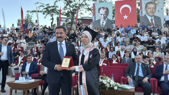 Hatay Mustafa Kemal Üniversitesinde Coşkulu Mezuniyet Töreni