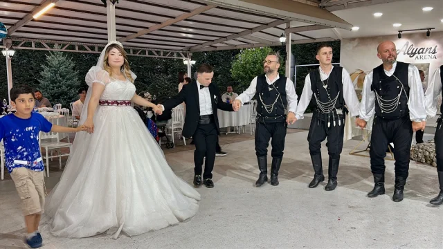 Düzce'de Kültürel Kaynaşma Rüzgarı Esti Japon Gelin Türk Usulü Düğün Yaptı