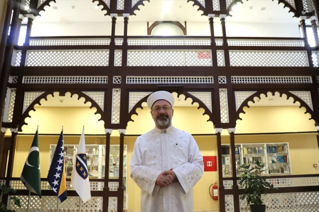 Ali Erbaş, Bosna Savaşı'nda Şehit Düşen Selami Yurdan'ın Kabrini Ziyaret Etti