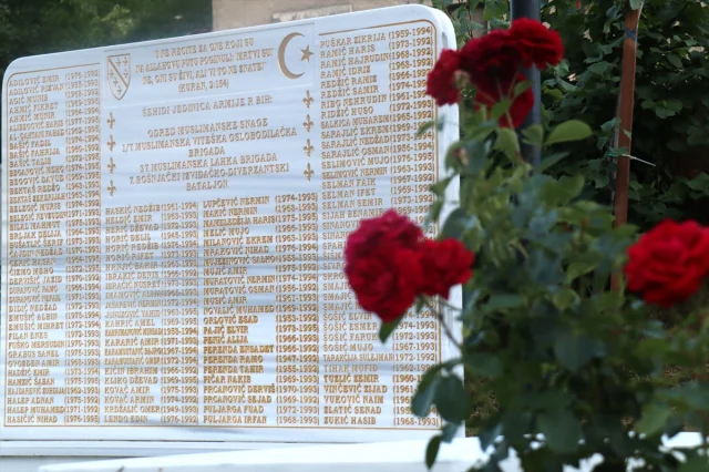 Ali Erbaş, Bosna Savaşı'nda Şehit Düşen Selami Yurdan'ın Kabrini Ziyaret Etti