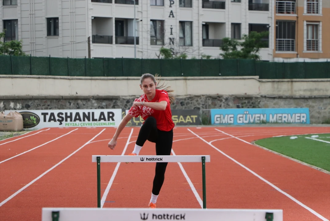 Genç Atlet Ayşe Nazlı Aydın 50 Madalyayla Parlıyor