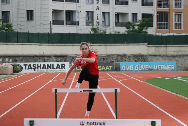 Genç Atlet Ayşe Nazlı Aydın 50 Madalyayla Parlıyor