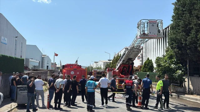 Kocaeli'de Fabrika Yangını: Plastik Varil Üretim Yerinde Yan...