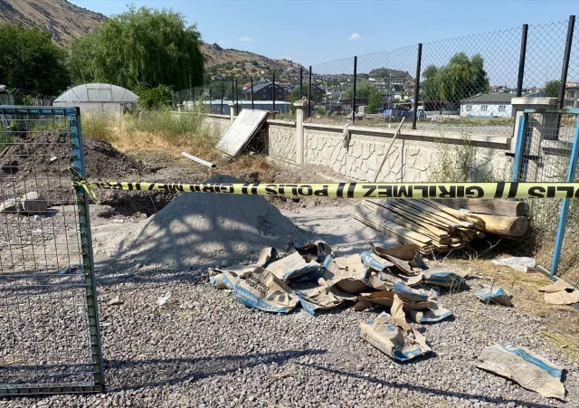 Kayseri'de İnşaat Alanında Meydana Gelen Toprak Kayması İşçi...