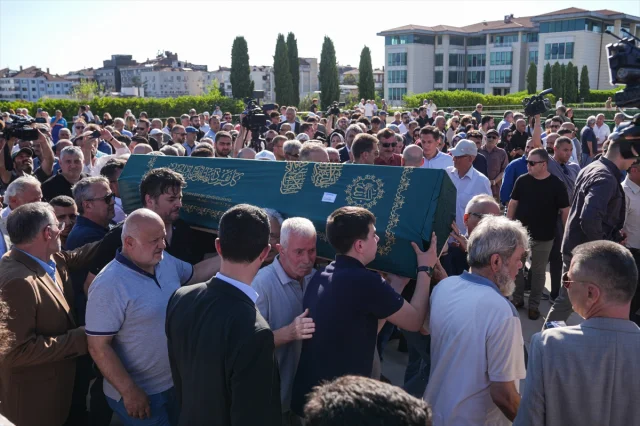 Yiğit Bulut İçin İstanbul'da Duygusal Veda